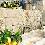 Daire Lemon Ortigia